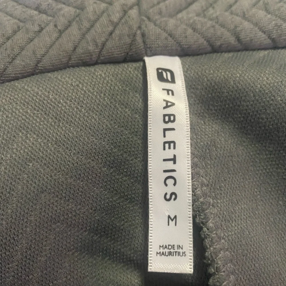 Fabletics Vanessa Quilted Cardigan Jacket Shawl Sz M - Picture 4 of 7